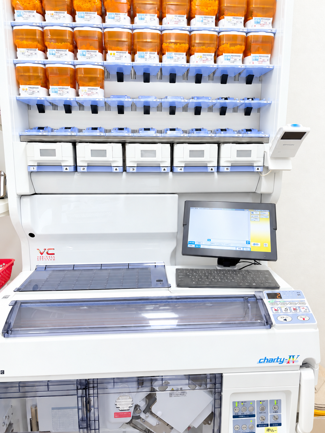 錠剤の分包に主に使用しているユヤマChartyⅣ。UC5個とVC45の自動分包機構を搭載