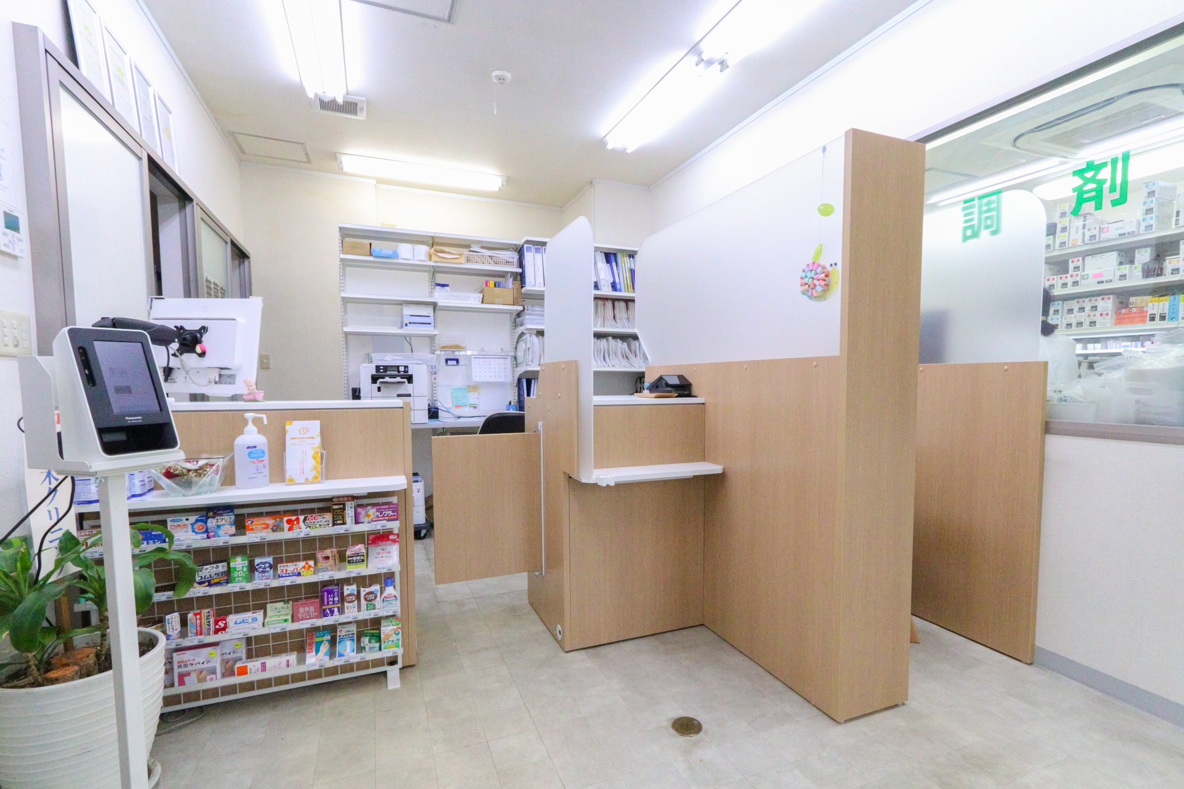 みつこし薬局 大田中央店の受付・相談カウンター